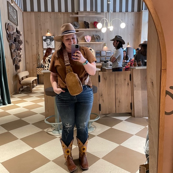 Meet your Posher, Kenzie - Picture 2 of 2